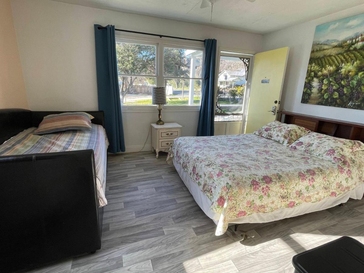 Omeo Clearlake Oaks Glenhaven Exterior photo